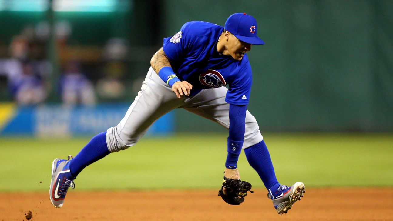 Javy Baez busts a MOVE to reach first base 