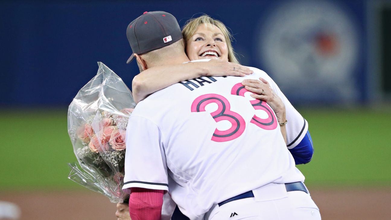 MLB's stars, teams honor Mother's Day with gear, heartwarming gestures