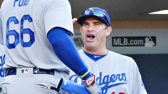 Yasiel Puig's mom threw out the first pitch at Dodgers game