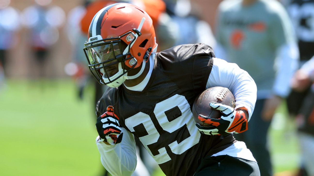 Report: Cleveland Browns still trying to trade Emmanuel Ogbah