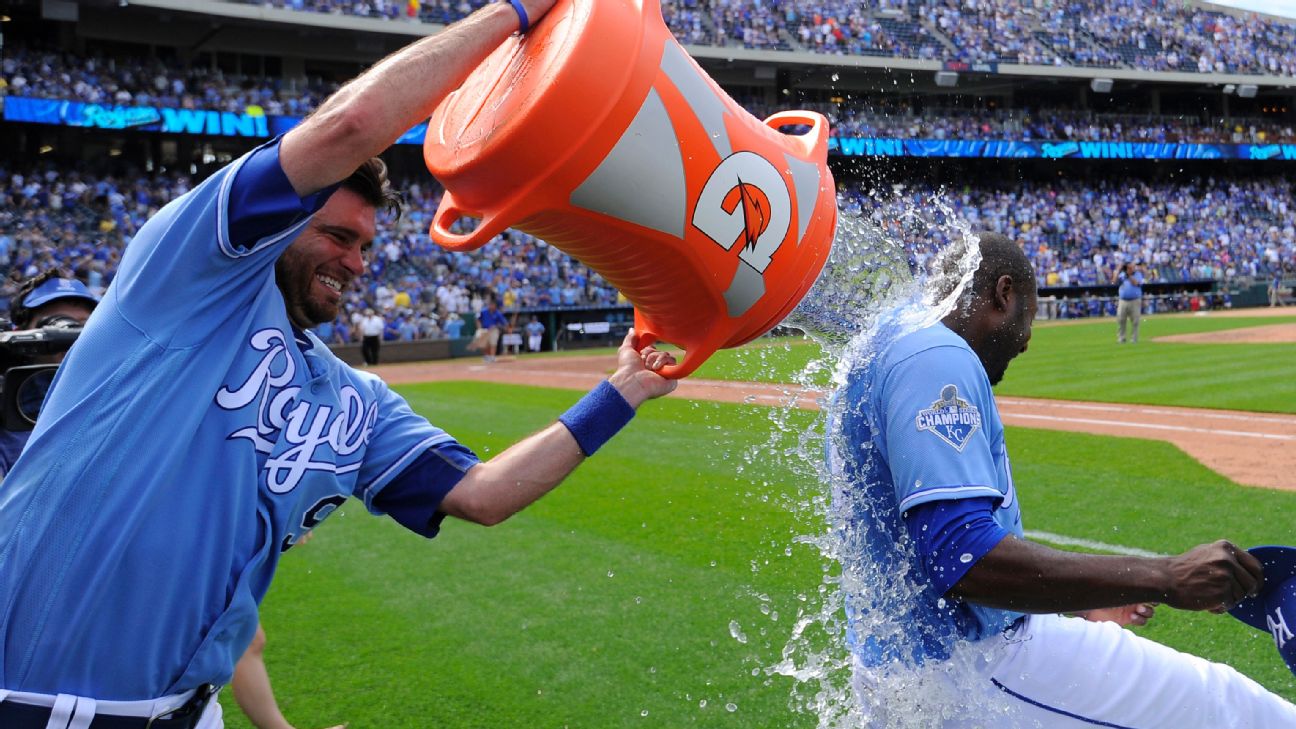 KC Royals: Comparing Alex Gordon and Whit Merrifield