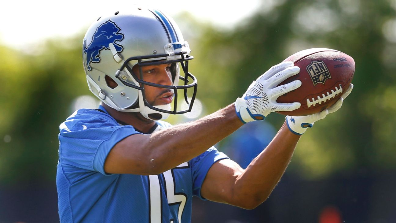 Detroit Lions WR Golden Tate doing yoga to improve flexibility