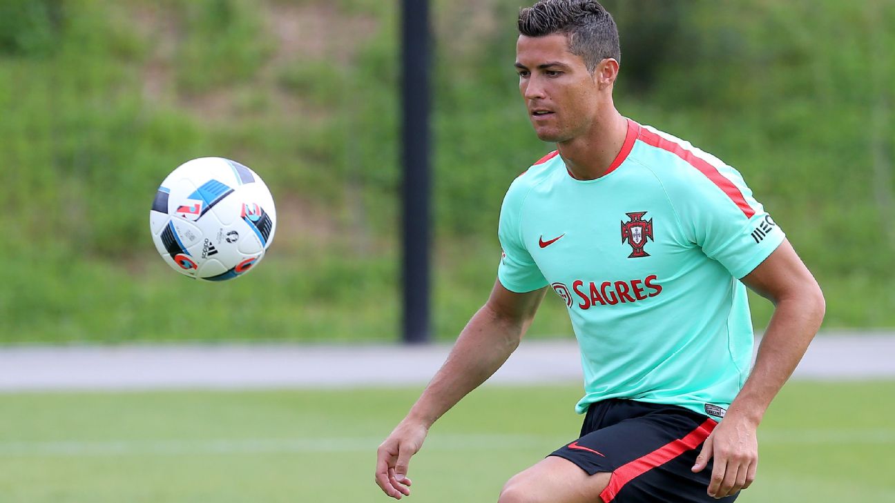 Cristiano Ronaldo Donates Autographed Juventus Shirts to Cuban Medical  Staff Ahead of Their Game Against Sassuolo (See Pic)