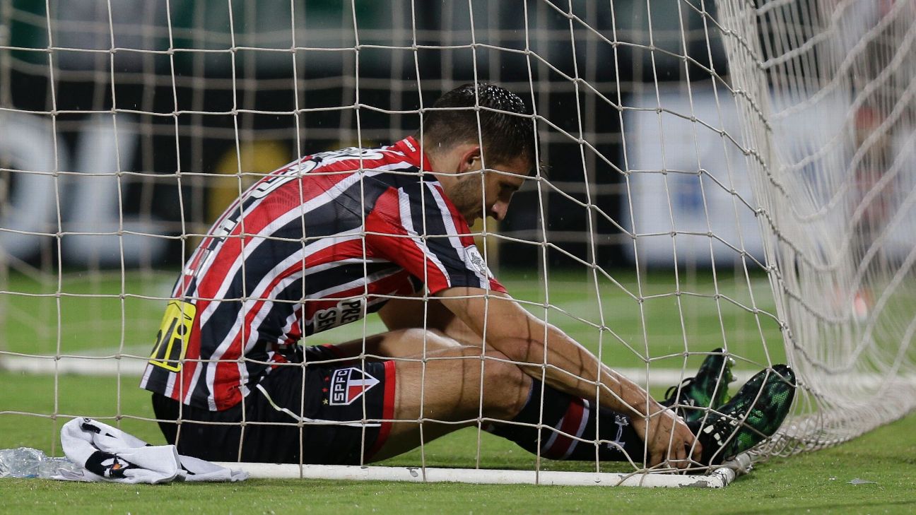 Calleri fires Sao Paulo to win over Santos