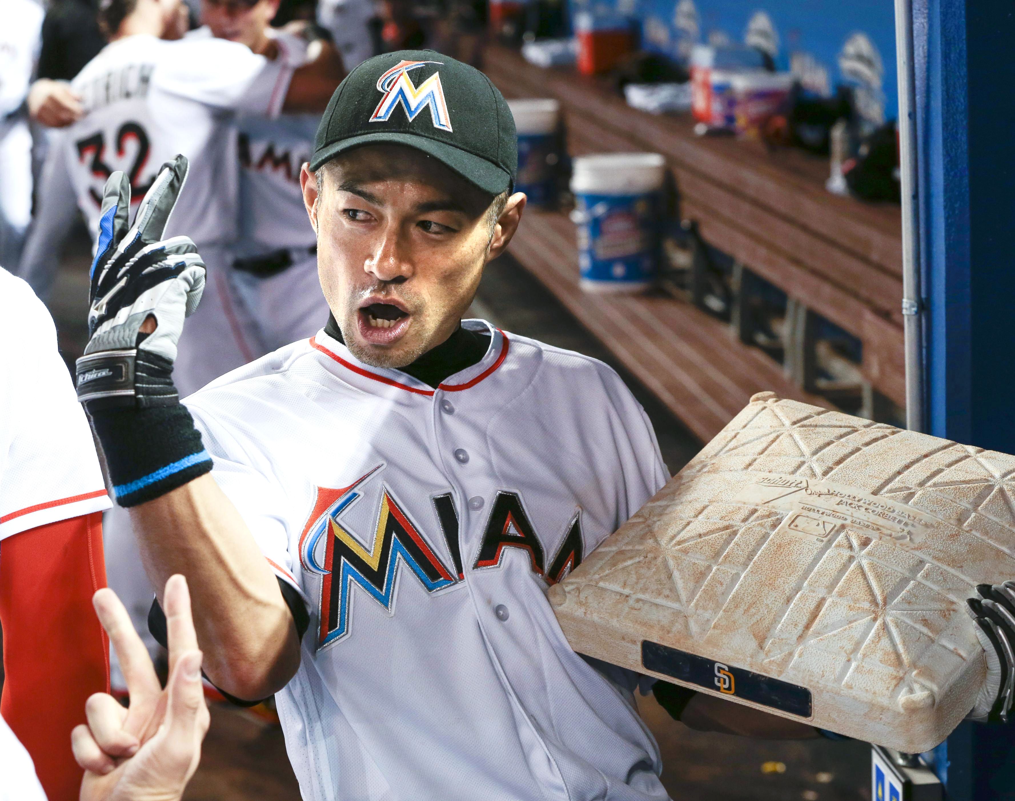 Nobuuyuki Suzuki and Yumiko Suzuki - MLB: Ichiro Suzuki's Quest for 3,000  Hits - ESPN