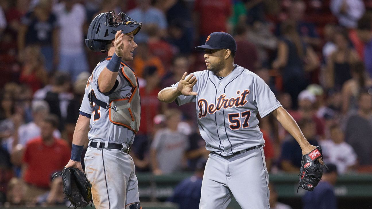 Ex-Tigers manager Brad Ausmus lasts only 1 season with Angels 