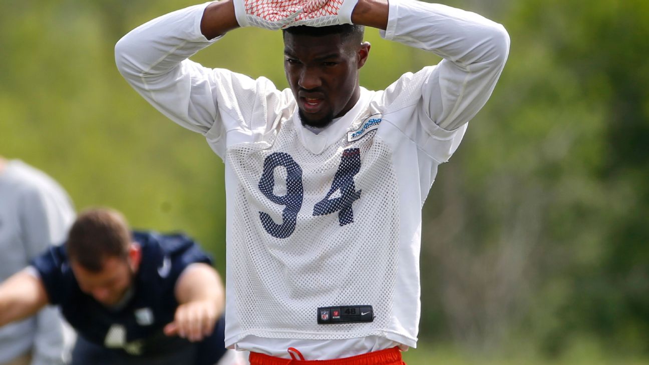 Leonard Floyd able to travel with Bears after scary head, neck injury –  Orlando Sentinel