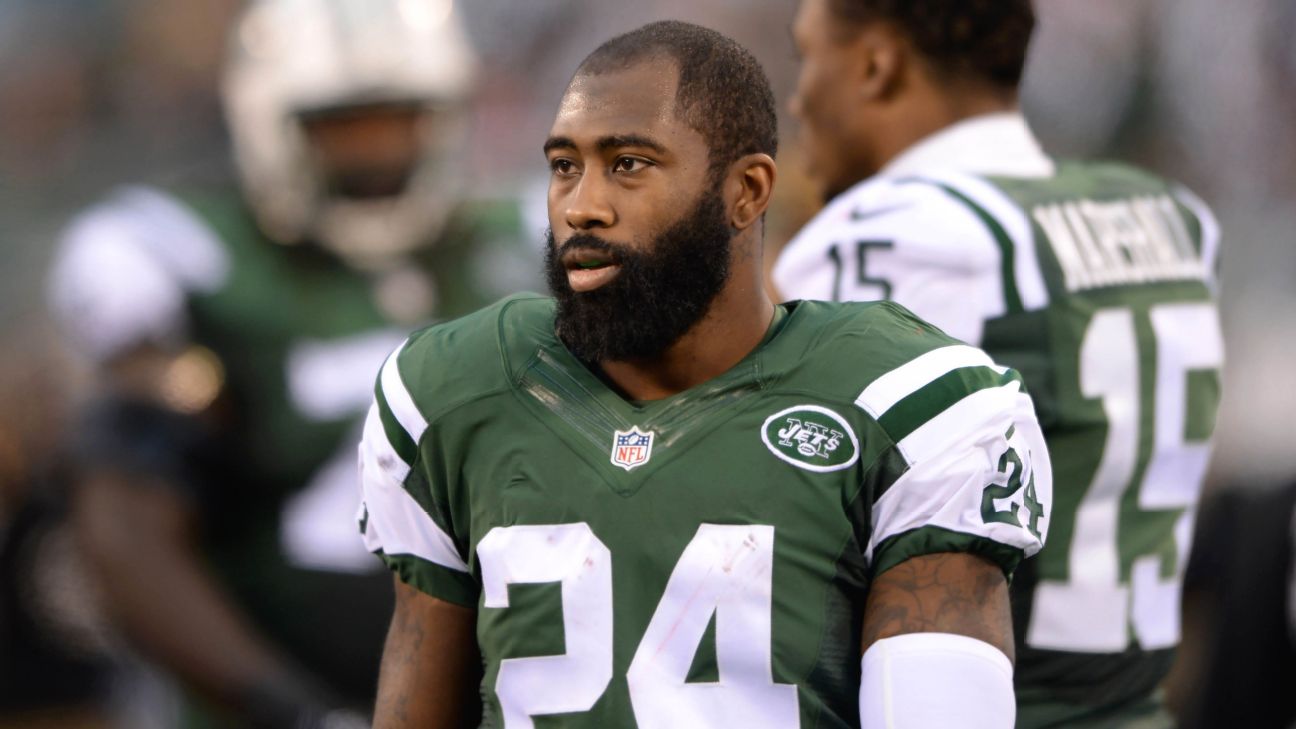 New York Jets Darrelle Revis plays defense on Cincinnati Bengals