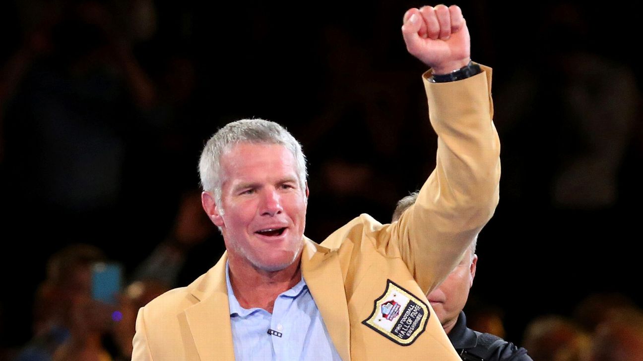 Brett Favre says he'd consider Colin Kaepernick a hero, compares