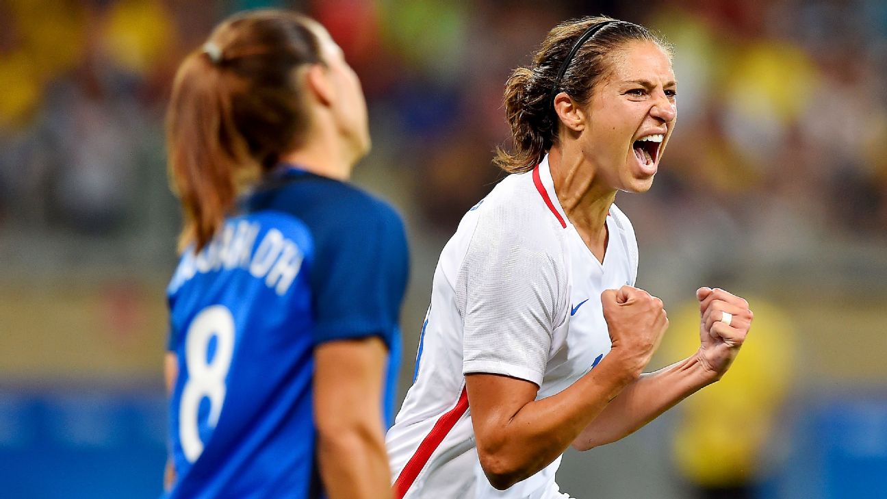 Carli Lloyd Makes 55-Yard Field Goal