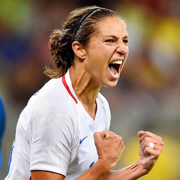 Carli Lloyd drills 55-yard FG at Eagles practice