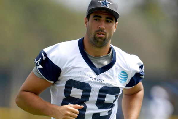 Ex-Cowboys TE Escobar dies in climbing accident