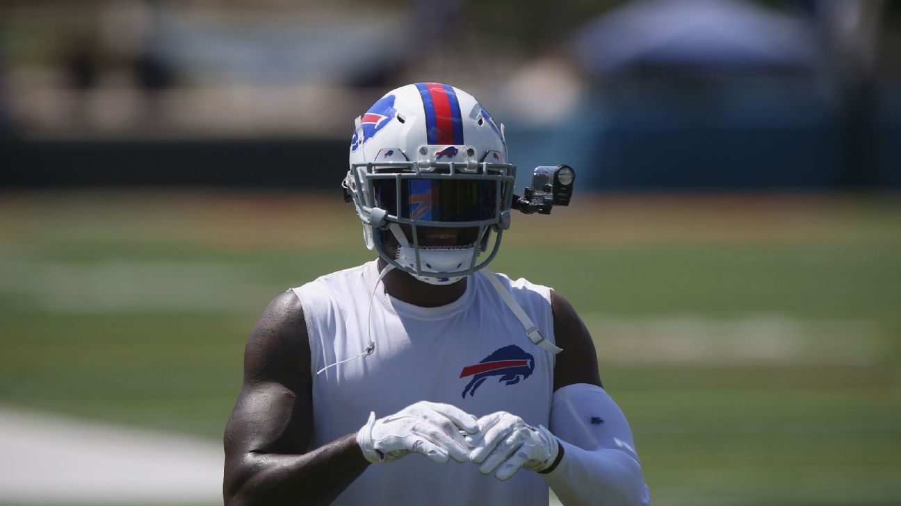 Defensive back Aaron Williams of the Buffalo Bills gets set on