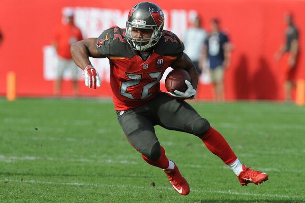 Thieves break into Tampa Bay running back Peyton Barber's car