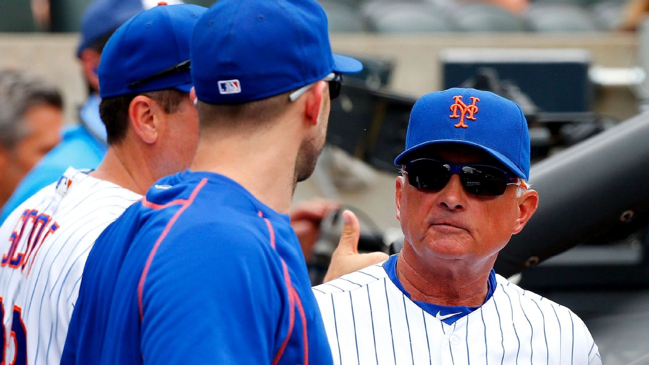 New York Mets manager Terry Collins (10) and San Francisco Giants