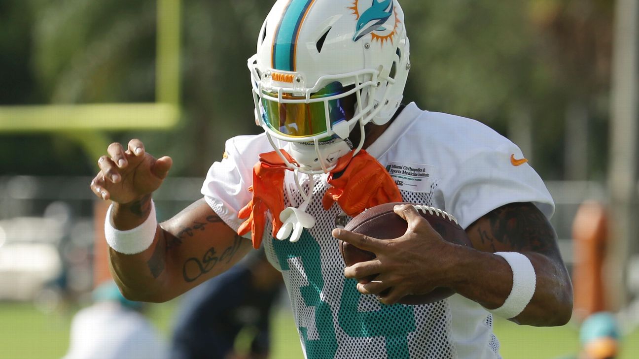 Arian Foster: Miami Dolphins sign free agent RB - SI Kids: Sports News for  Kids, Kids Games and More