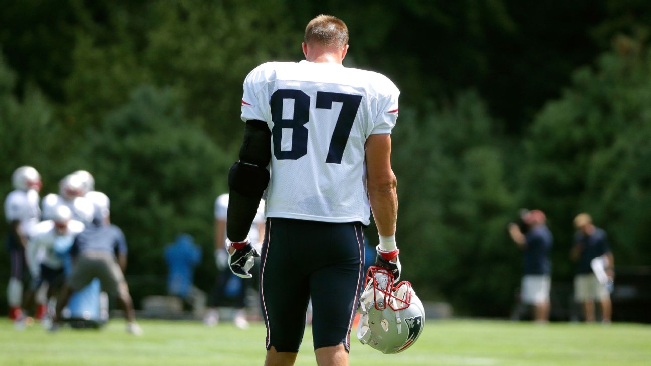 Akiem Hicks throws jersey, pads in the crowd after ejection