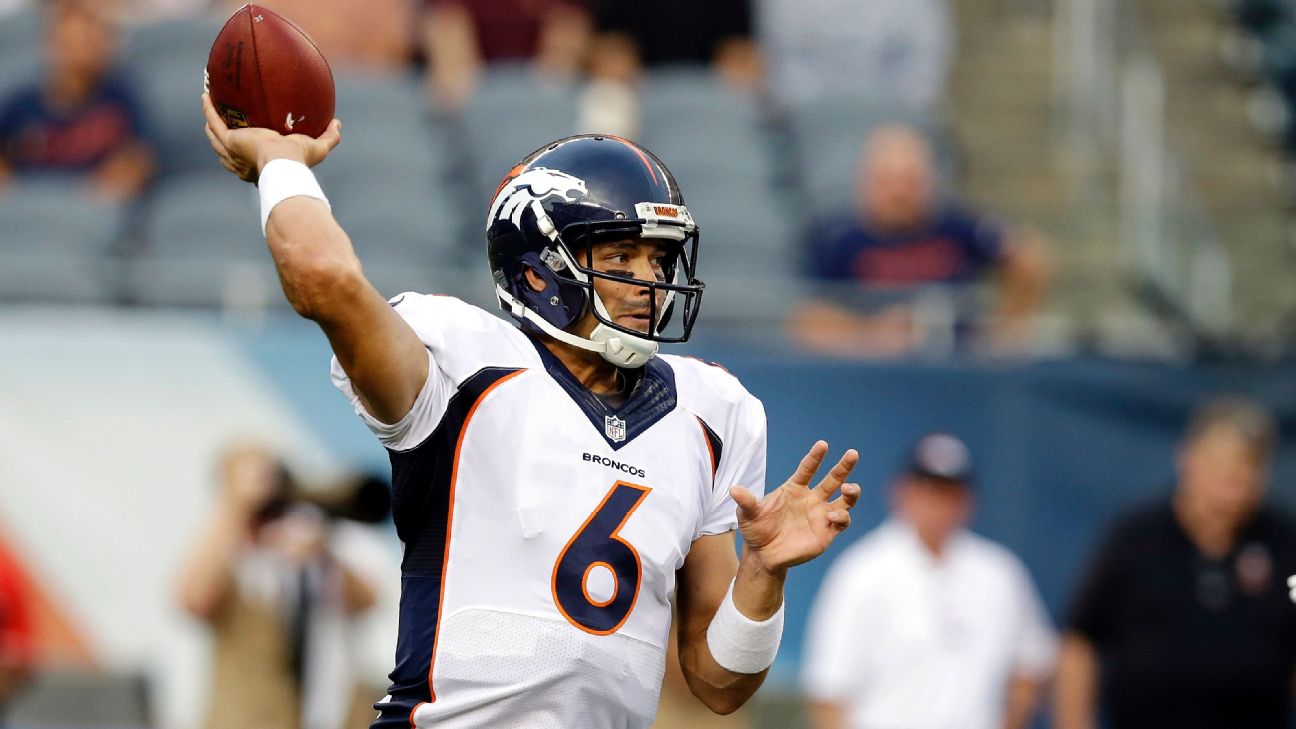 Bears fans react to Mark Sanchez taking Jay Cutler's jersey number