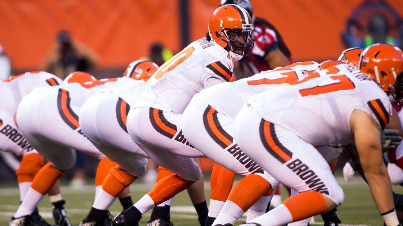 Cleveland Browns' Jake Delhomme (17) against the Buffalo Bills during the  second half of an NFL