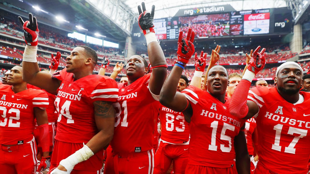 KICK SIX: Houston's Brandon Wilson takes OU's missed field goal to the house