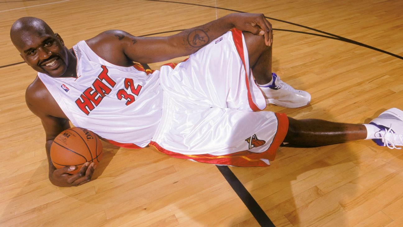 Shaquille O'Neal and Gary Payton of the Miami Heat pose for a
