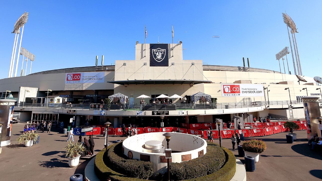 Raiders back in talks with Coliseum Authority to play last home