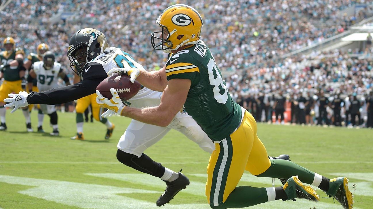 Aaron Rodgers Connects with Jordy Nelson for the Diving TD!