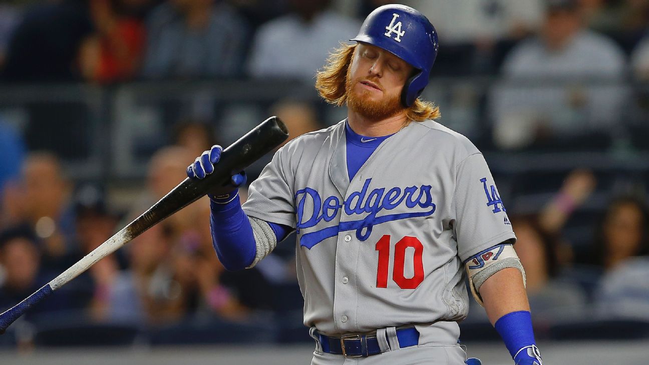 Los Angeles Dodgers' Yasmani Grandal, left, and Chase Utley, right