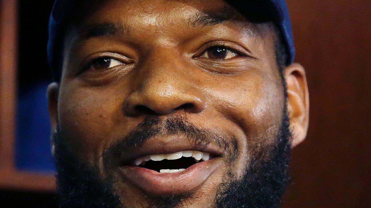 Green Bay Packers Tight End Martellus Bennett Debuts Children's