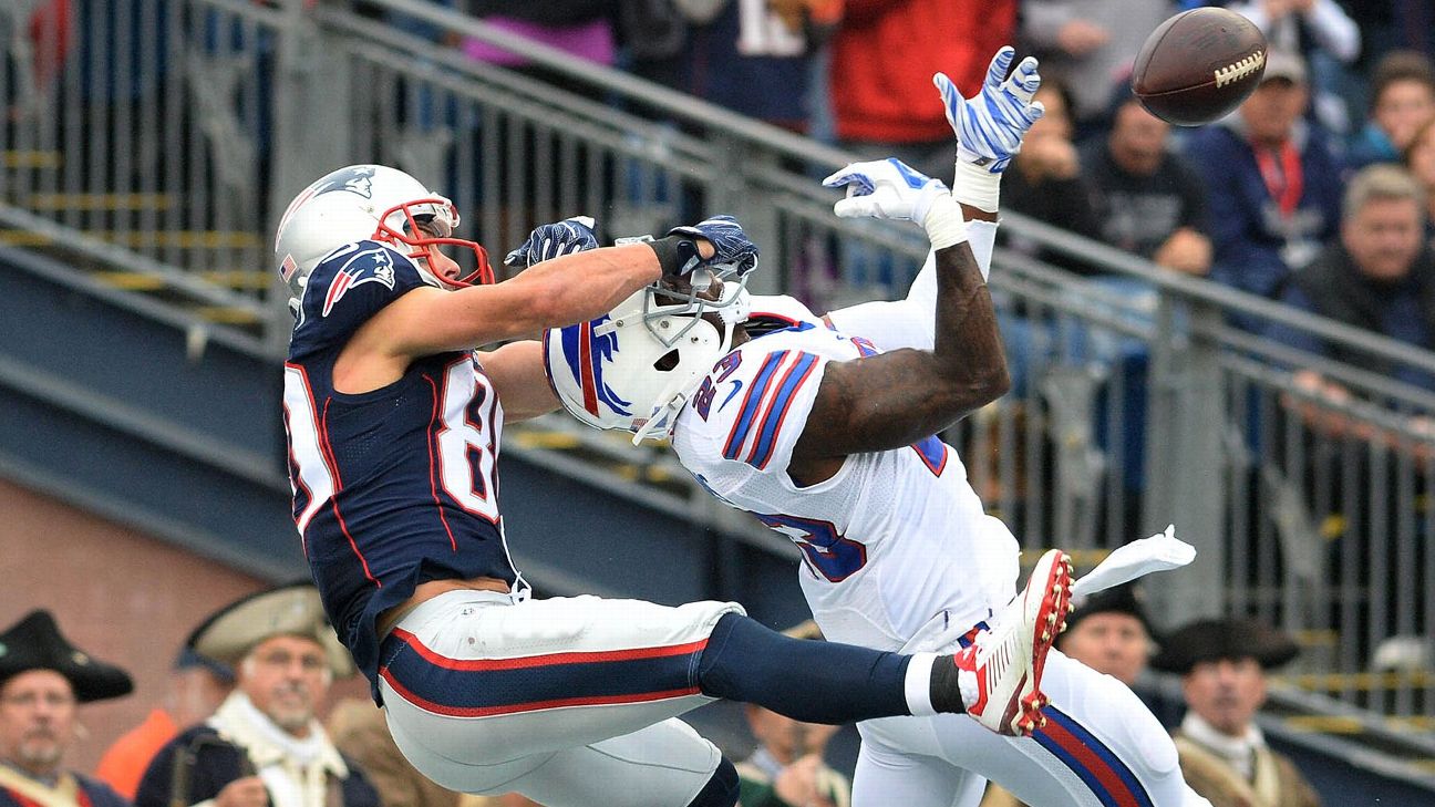 Jarvis Landry apologizes for block that injured Bills' Aaron