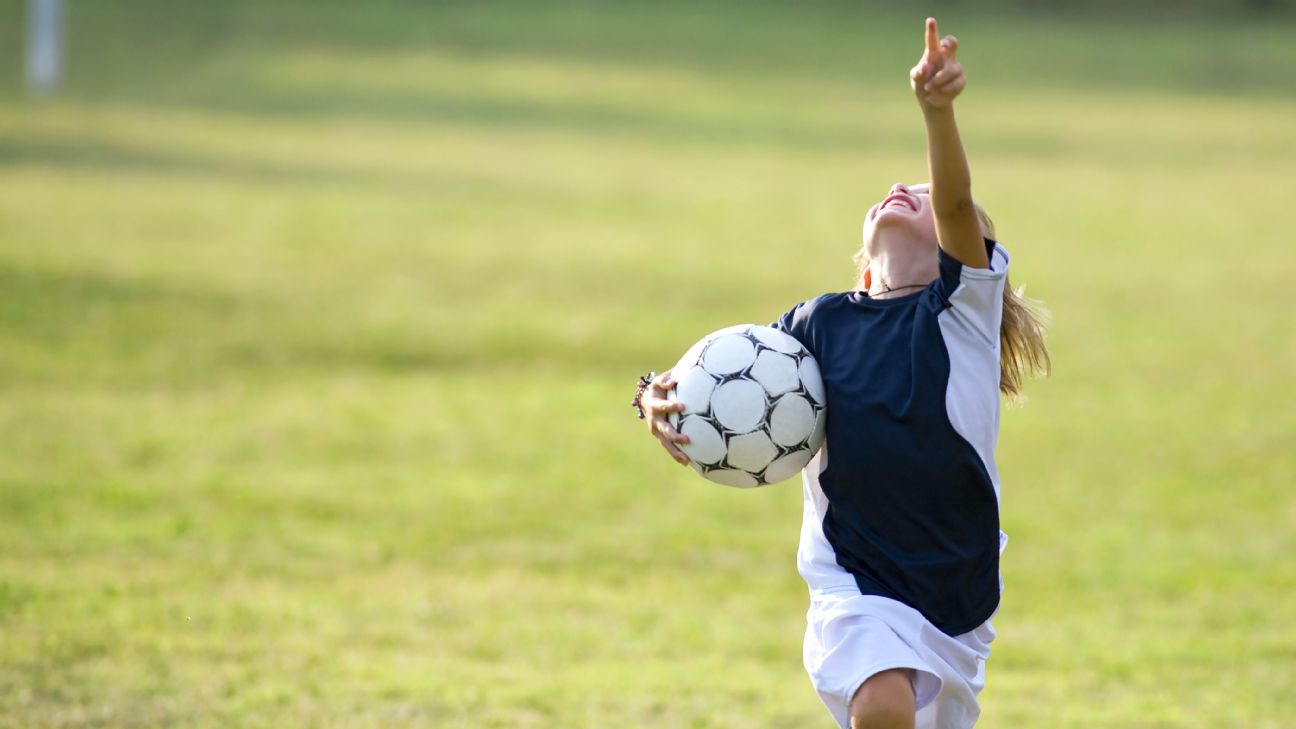 Want Your Kid to Play Pro Soccer? Sign Her Up for Basketball