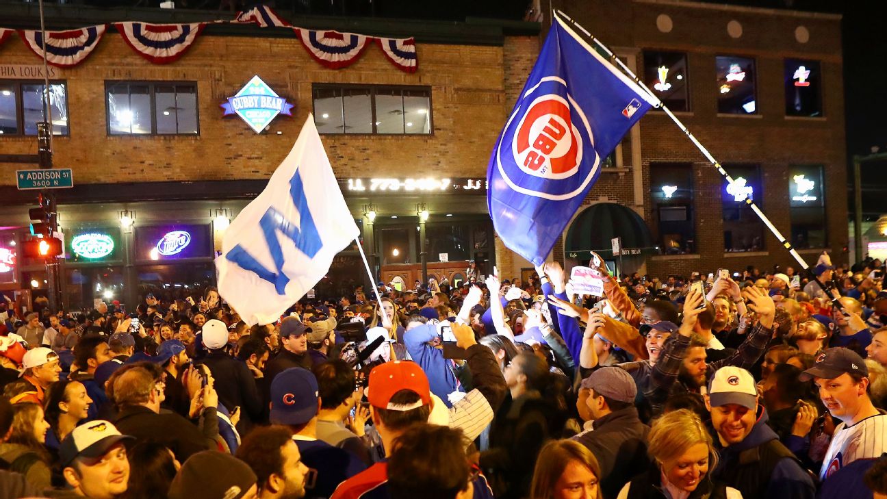 Cubs fans celebrate team's 1st World Series berth since 1945