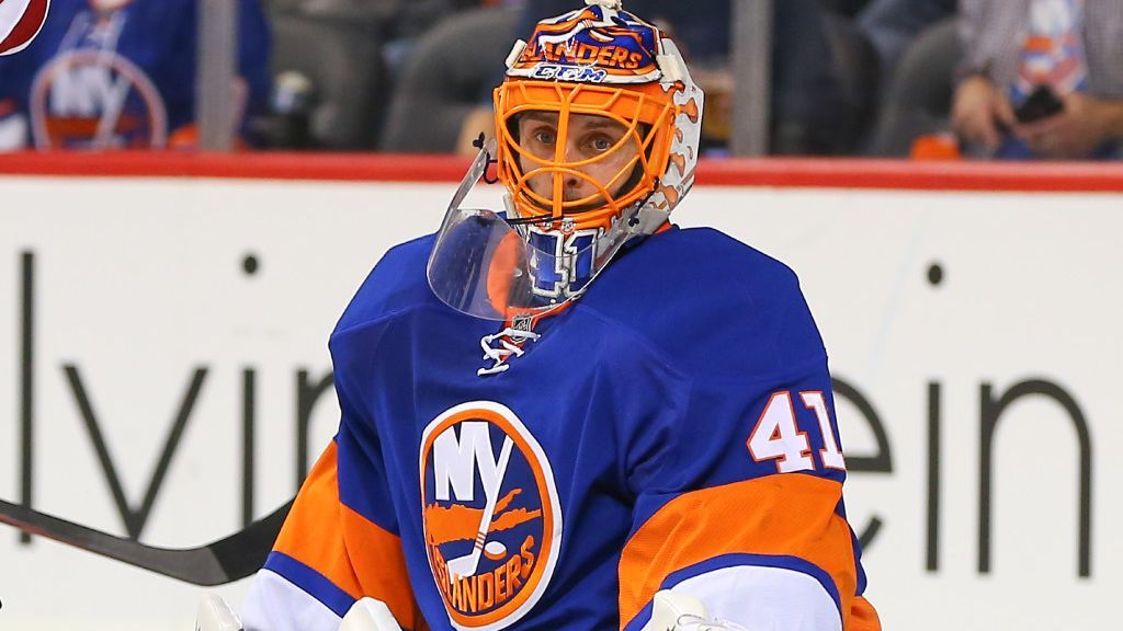 Islanders Are Routed as Backup Goalie Falters Quickly - The New York Times