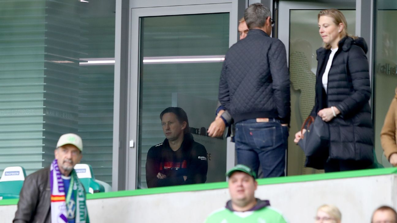Leverkusen's head coach Roger Schmidt, center right, embraces Leverkusen's  Tin Jedvaj after the Champions League group C soccer match between Bayer 04  Leverkusen and Zenit in Leverkusen, Germany, Wednesday, Oct. 22, 2014.(AP