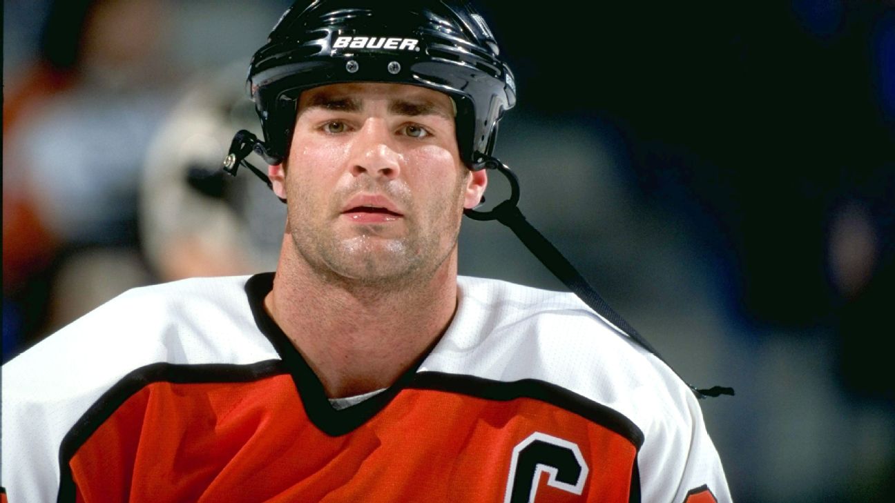 Lindros' memorable Flyers moments jersey
