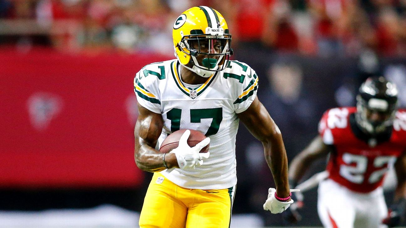 BALTIMORE, MD - DECEMBER 19: Packers wide receiver Davante Adams (17) runs  after a catch during the Green Bay Packers versus Baltimore Ravens NFL game  at M&T Bank Stadium on December 19