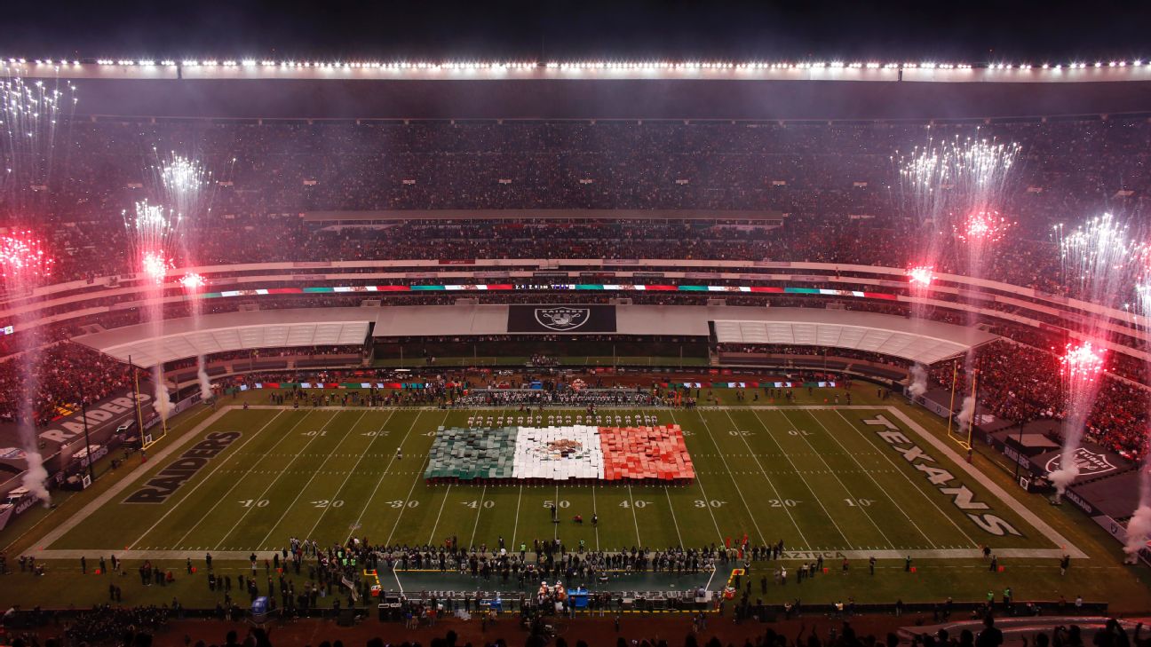 2017 Mexico Games: Patriots vs Raiders