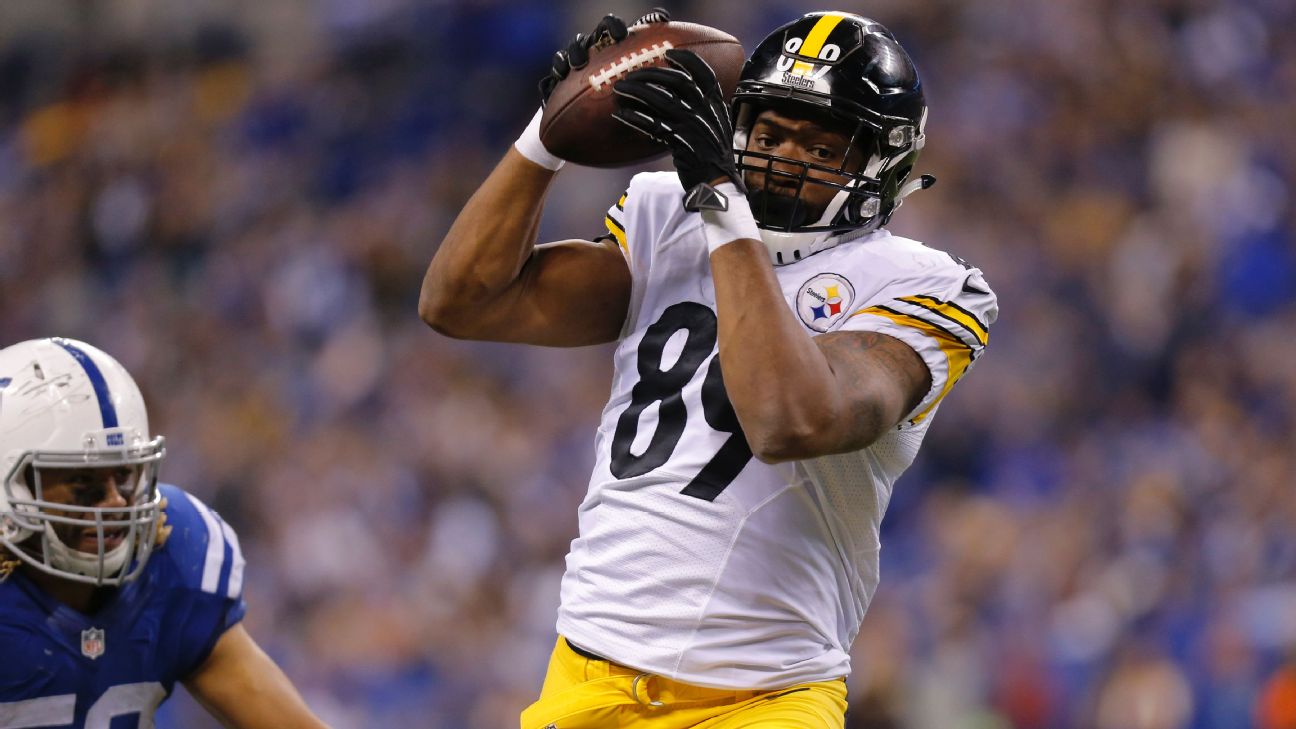 Steelers release TE Ladarius Green after one season