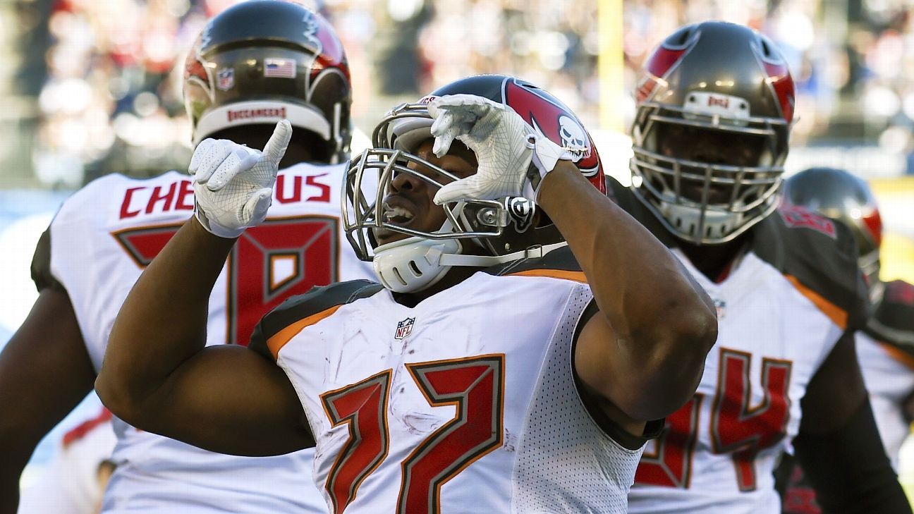 Lavonte David Picks Off Philip Rivers & Returns it for a TD