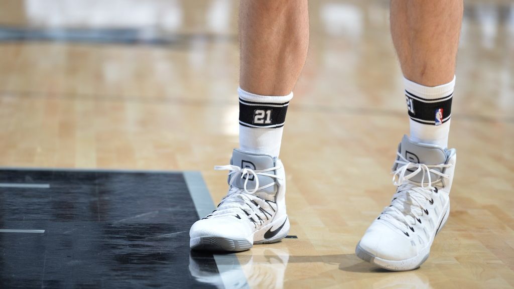 San Antonio Spurs retire Tim Duncan's No. 21 jersey - ESPN