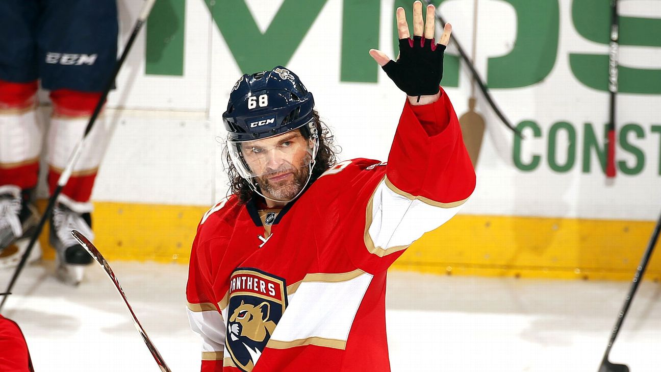 HOW Is Jaromir Jagr Doing This.. 