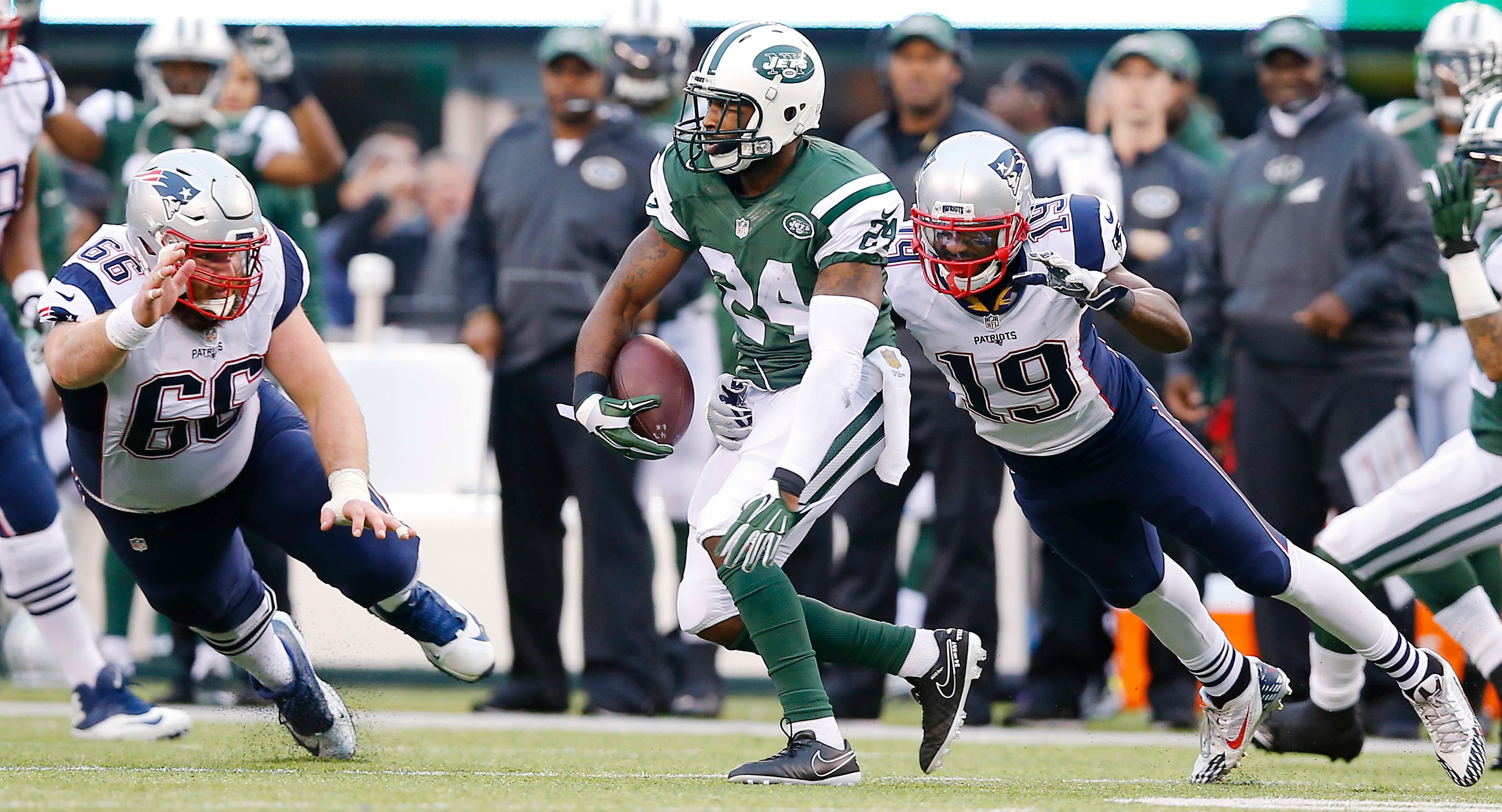 NY Jets: Darrelle Revis wisely gets wrist surgery