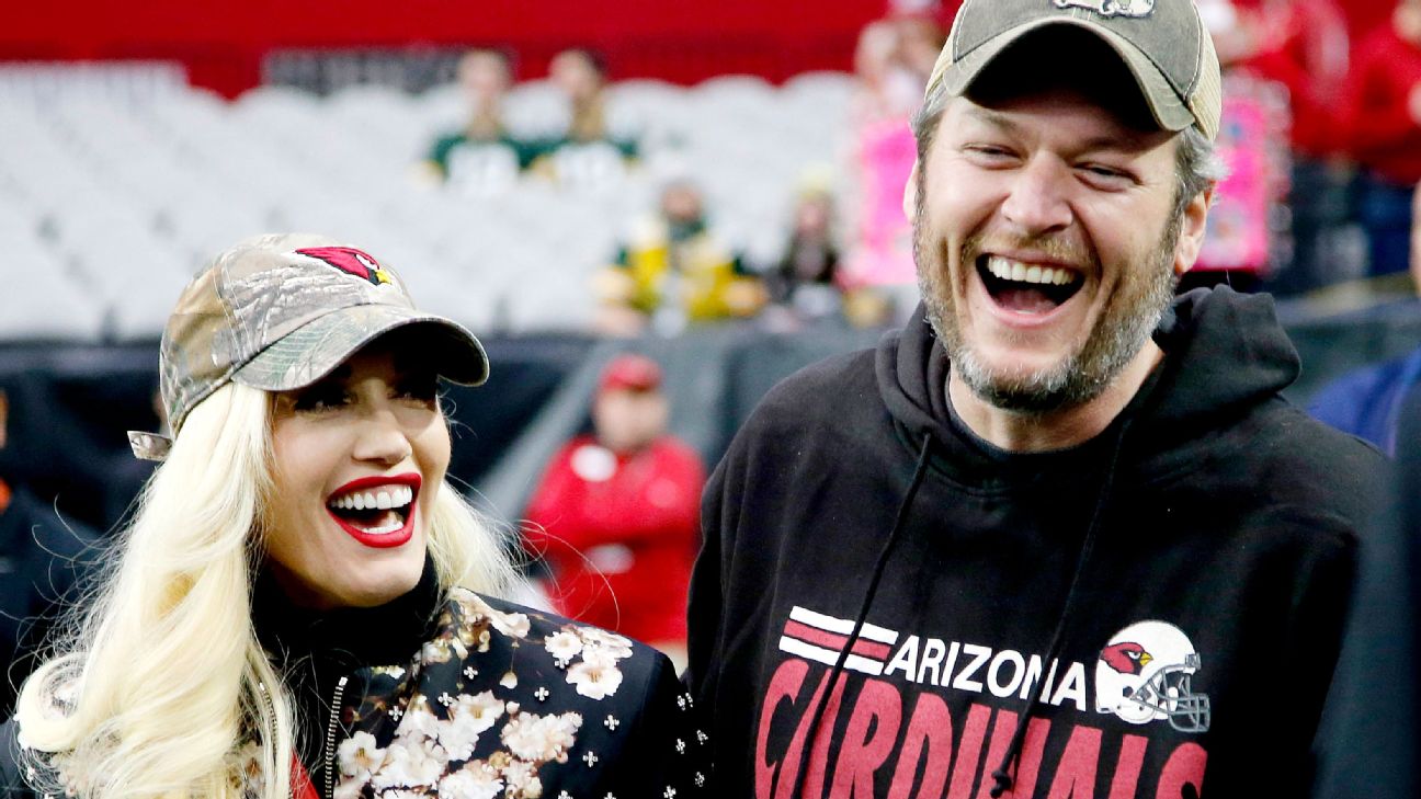 Gwen Stefani and Blake Shelton at Football Game 2015