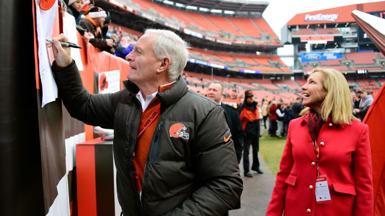 Cleveland Browns Owners Agree to Buy a Share of the N.B.A.'s Bucks - The  New York Times