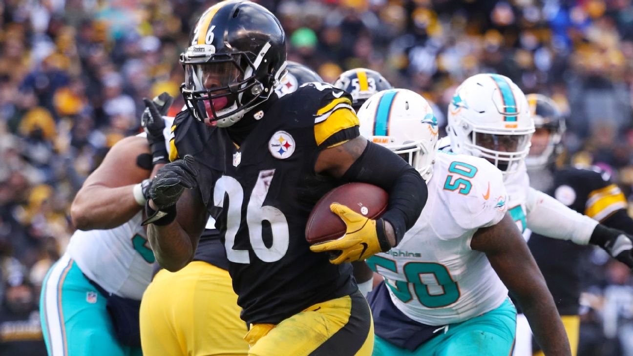 Bell powers Steelers past Dolphins, 30-12