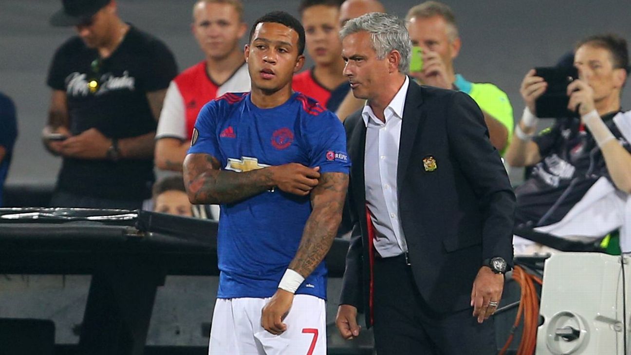 Memphis Depay blasted for dressing like a 'Peruvian pan flute