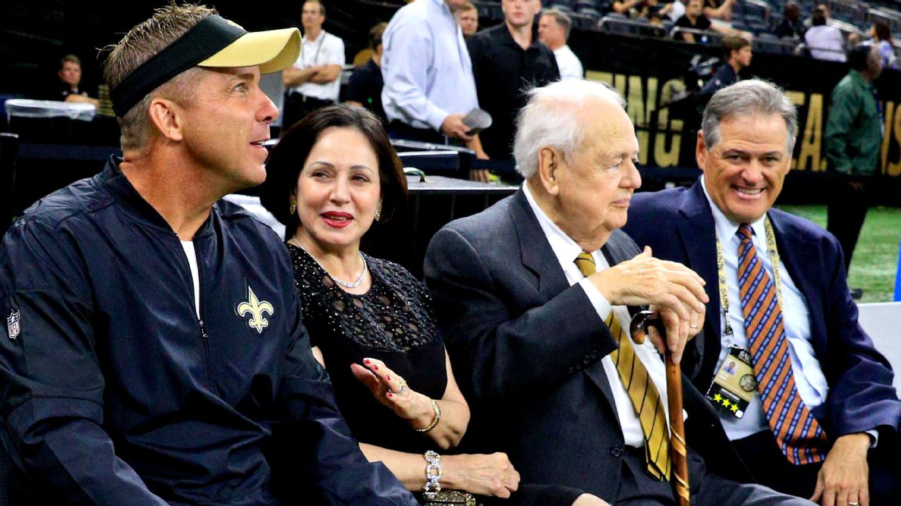 Saints GM Mickey Loomis maintains team's interest in QB prospects