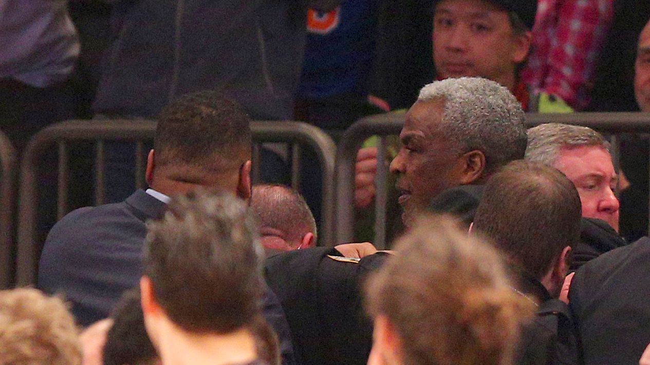 theScore on X: Charles Oakley takes a shot at ex- Knicks teammate
