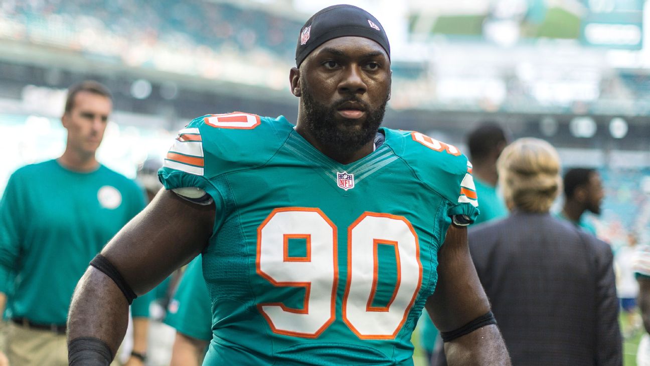 Dolphins To Release Earl Mitchell