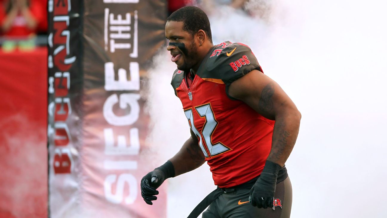 Tampa Bay Buccaneers defensive end William Gholston during the first